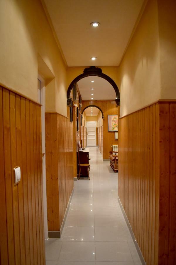 Hostal Oviedo Hotel Leon Exterior photo